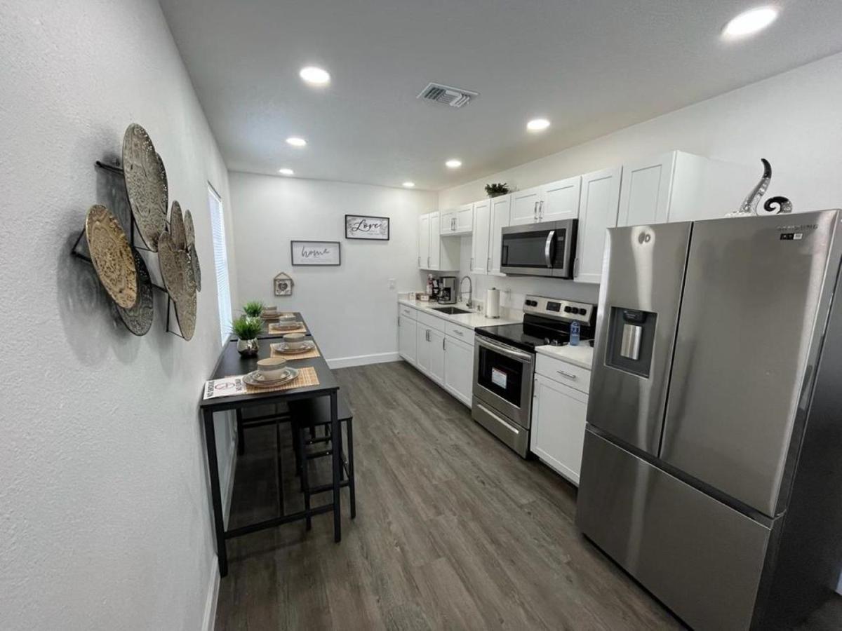Incredible Comfortable Apartments Near The Airport And Beaches タンパ エクステリア 写真