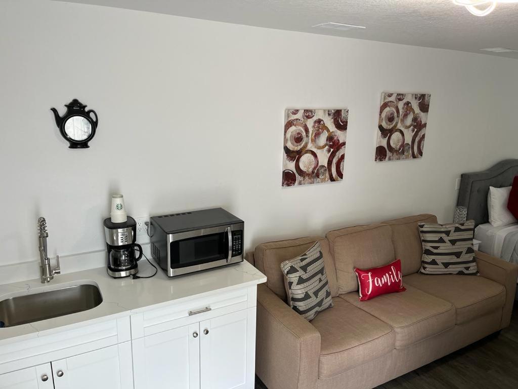 Incredible Comfortable Apartments Near The Airport And Beaches タンパ エクステリア 写真