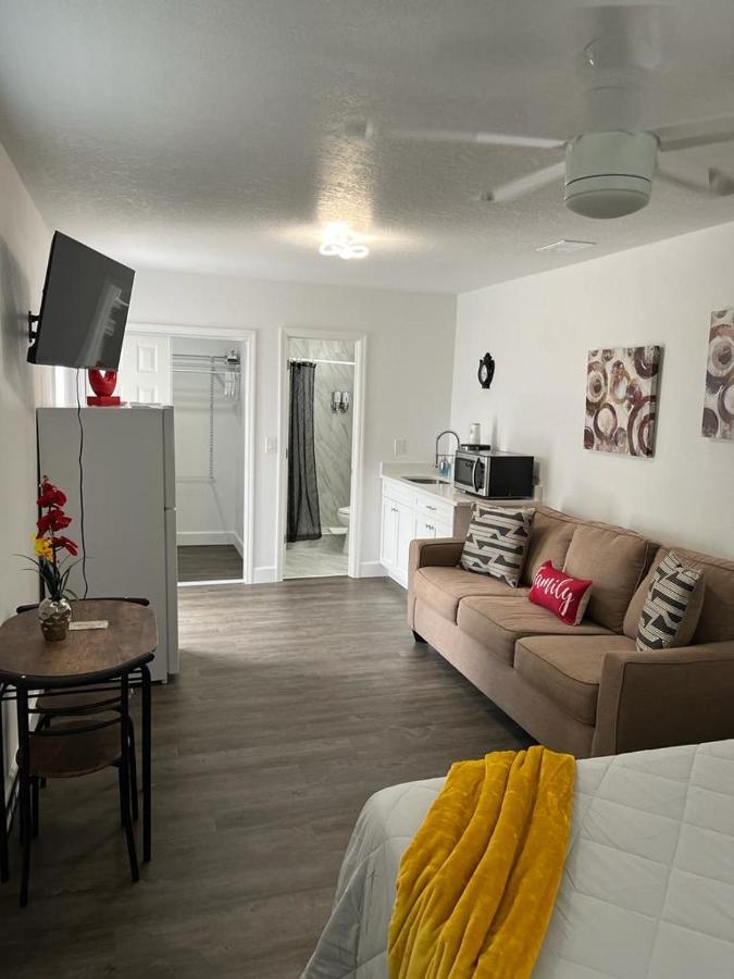 Incredible Comfortable Apartments Near The Airport And Beaches タンパ エクステリア 写真