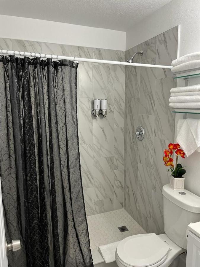 Incredible Comfortable Apartments Near The Airport And Beaches タンパ エクステリア 写真