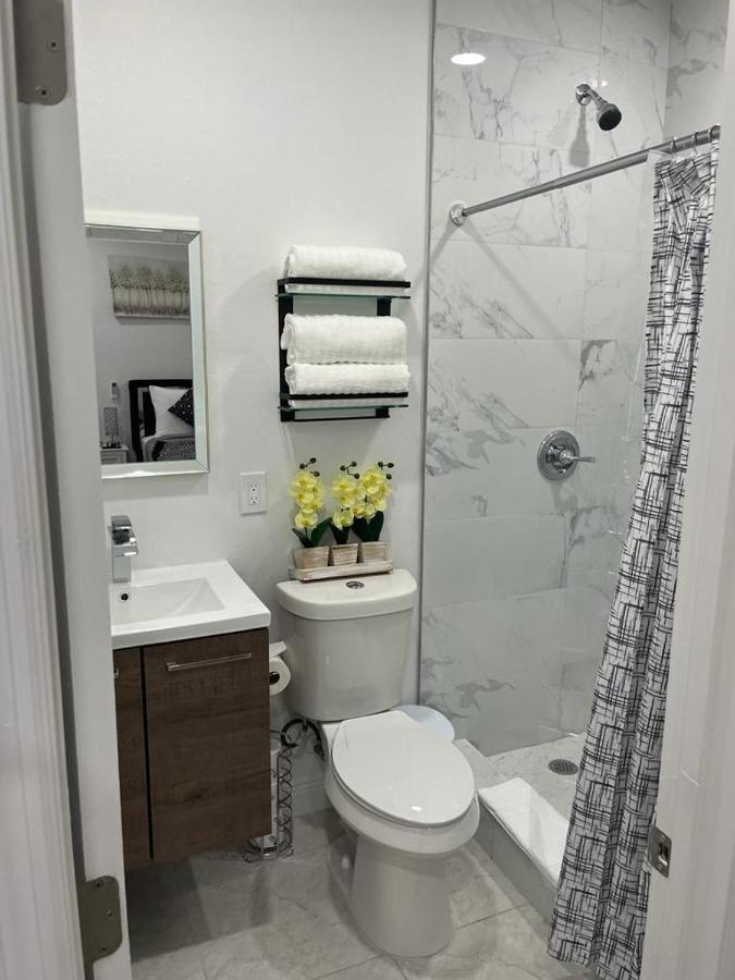 Incredible Comfortable Apartments Near The Airport And Beaches タンパ エクステリア 写真