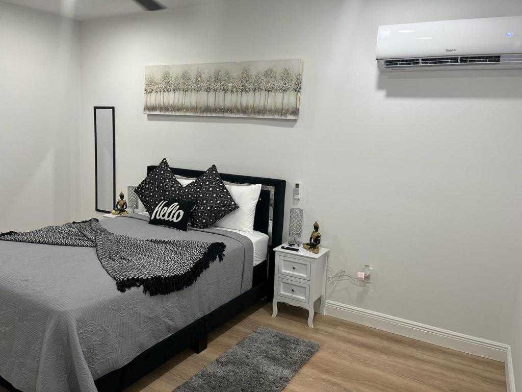Incredible Comfortable Apartments Near The Airport And Beaches タンパ エクステリア 写真